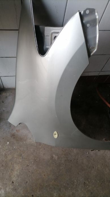 Toyota auris 08 g.prednji  desni blatobran