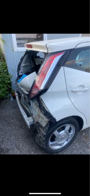 Toyota Aygo 2014-2020 Nosac zadnjeg branika  Ljevi  Desni