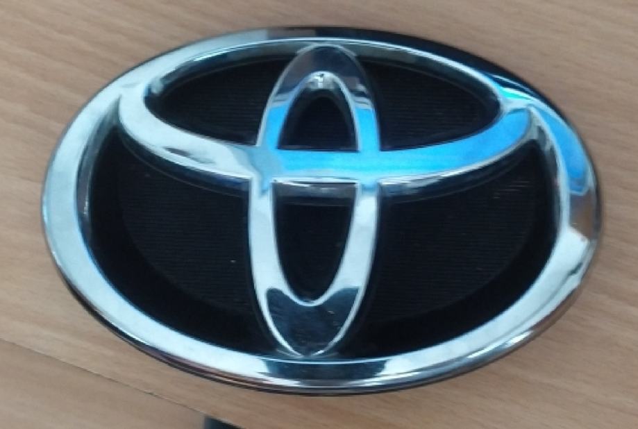 Toyota Corolla, prednji logo