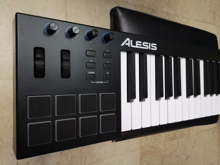 ALESIS V49 MIDIキーボード 売りオーダー www.housesofnutrition.com