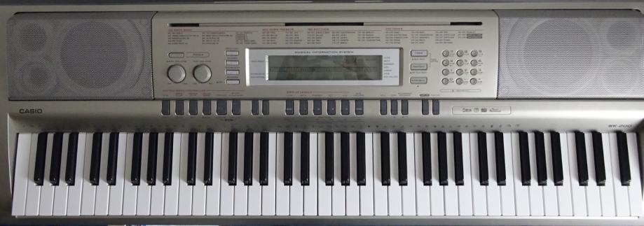 CASIO WK-200 sa originalnim stalkom, nekorišteno, u odličnom stanju