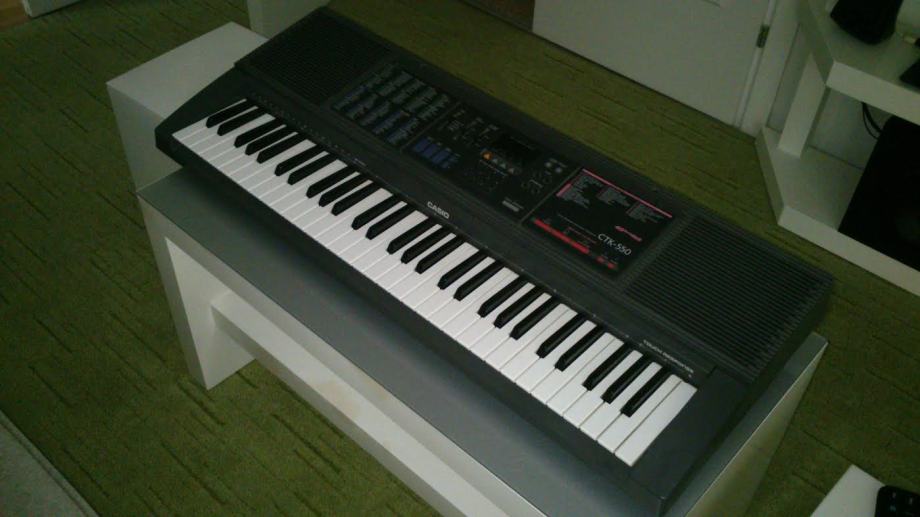 Klavijatura sintisajzer CASIO CTK-550 + AC adapter