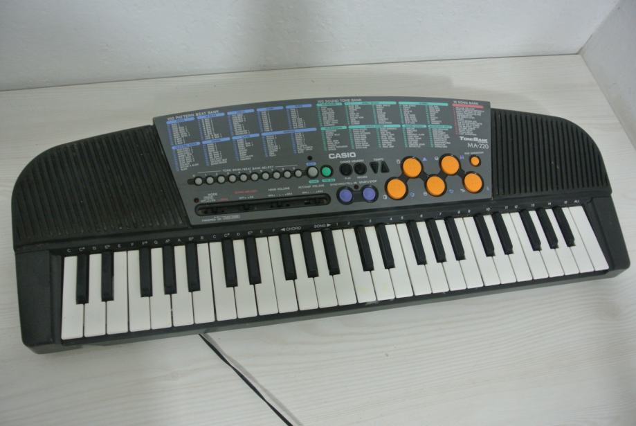 Klavijature Casio MA-220,ispravno sa adapterom