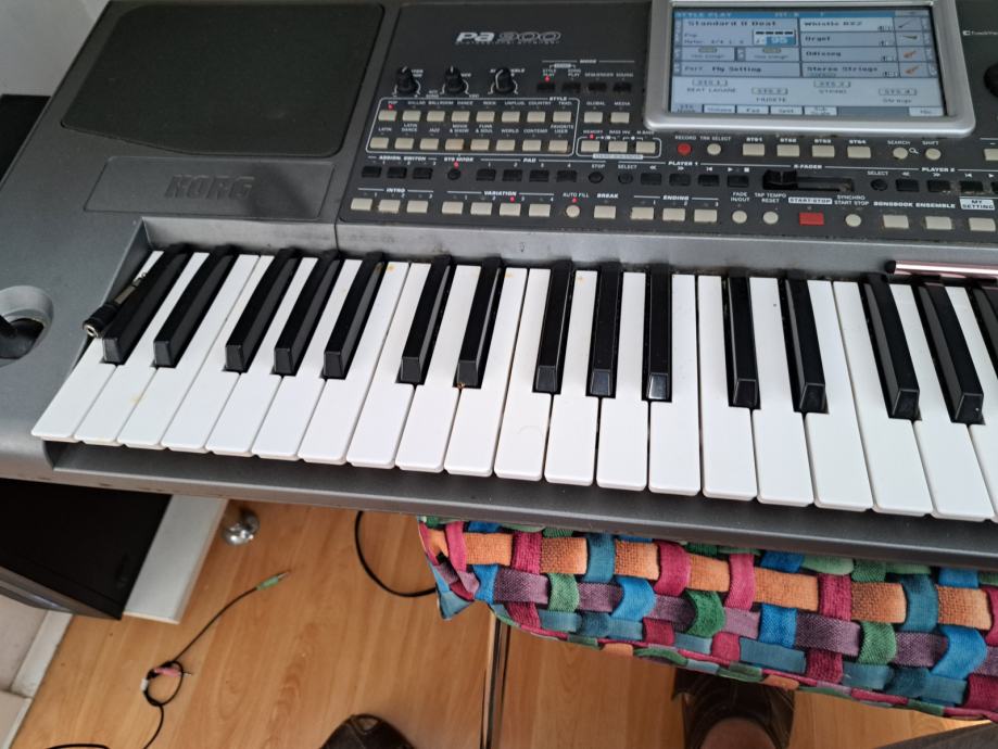 KORG PA 900 .......1000eur