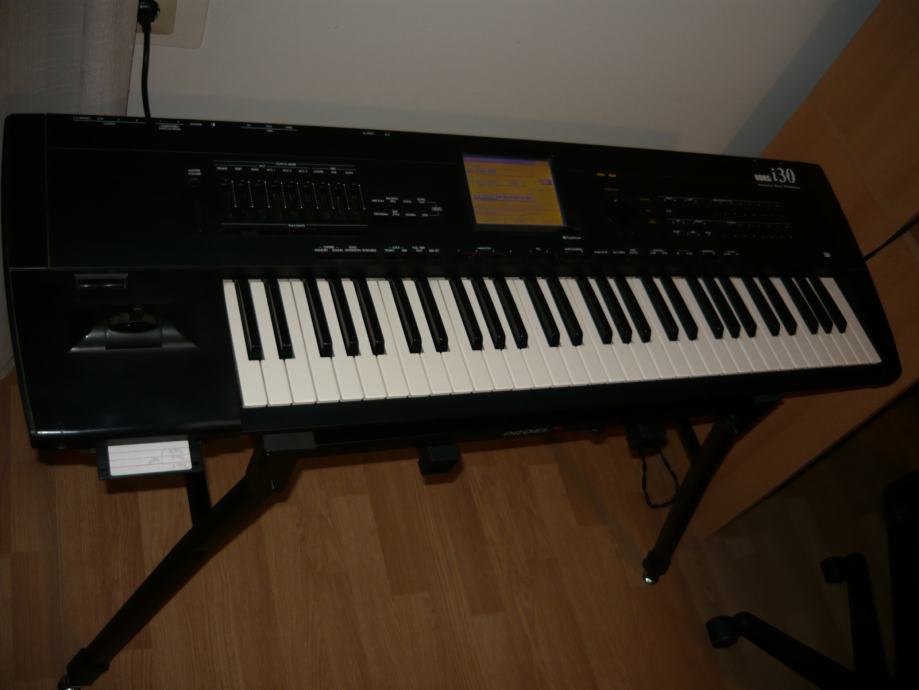 Korg i30 sa hard discom - POVOLJNO / 1700 KN