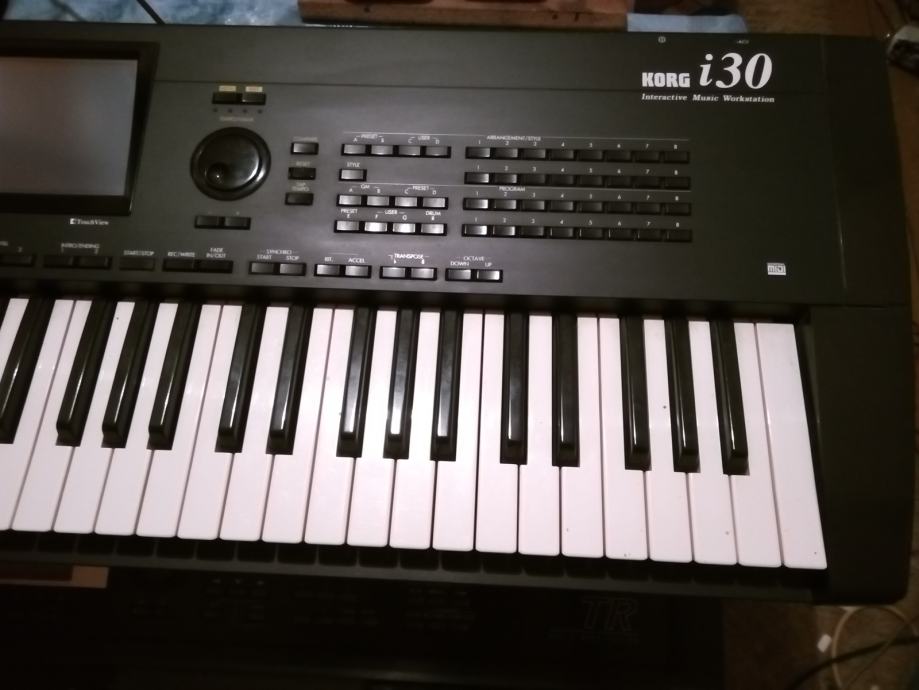 Korg I30 sa hard diskom