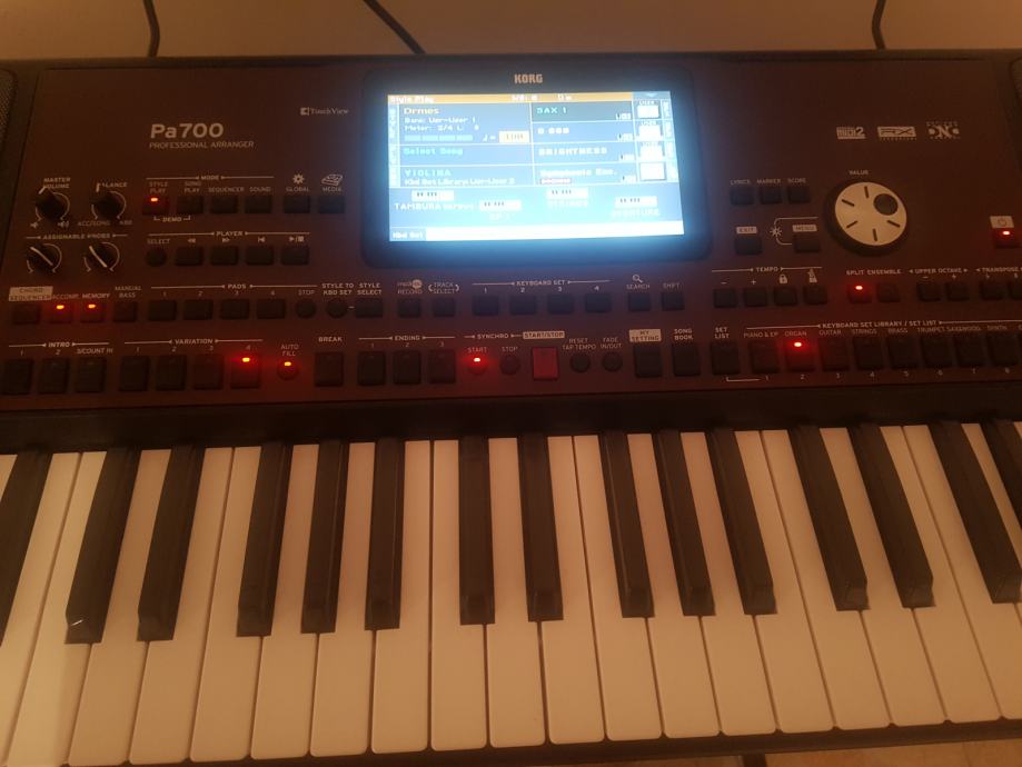 Korg PA700