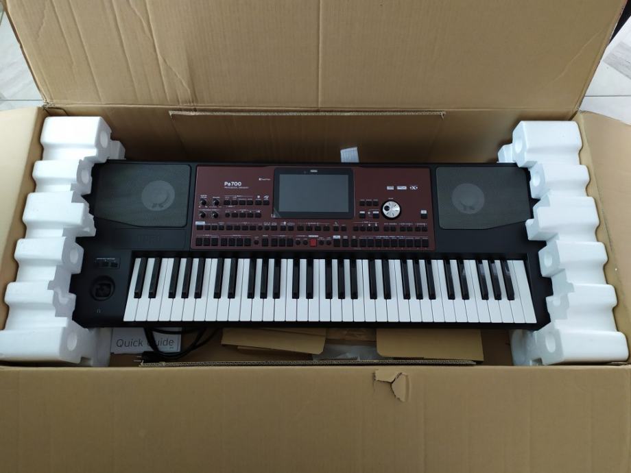 Korg pa700