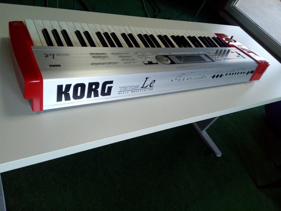 KORG triton le