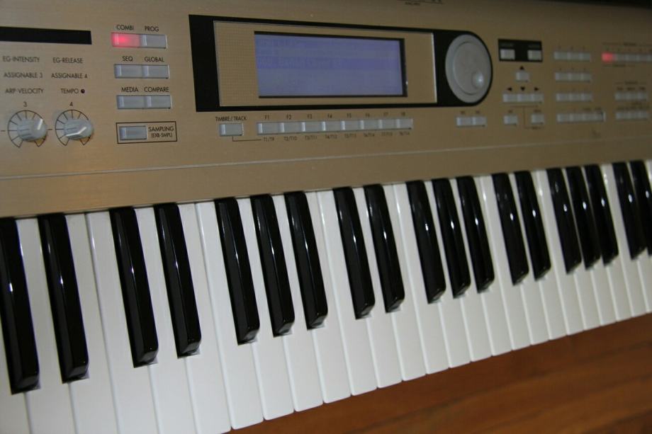 Korg triton Le