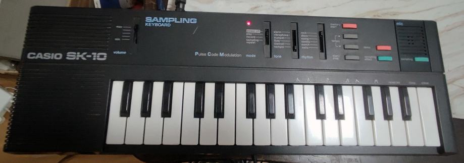 Retro klavijatura synth synthesizer CASIO SK-10 SK10 Sampling keyboard