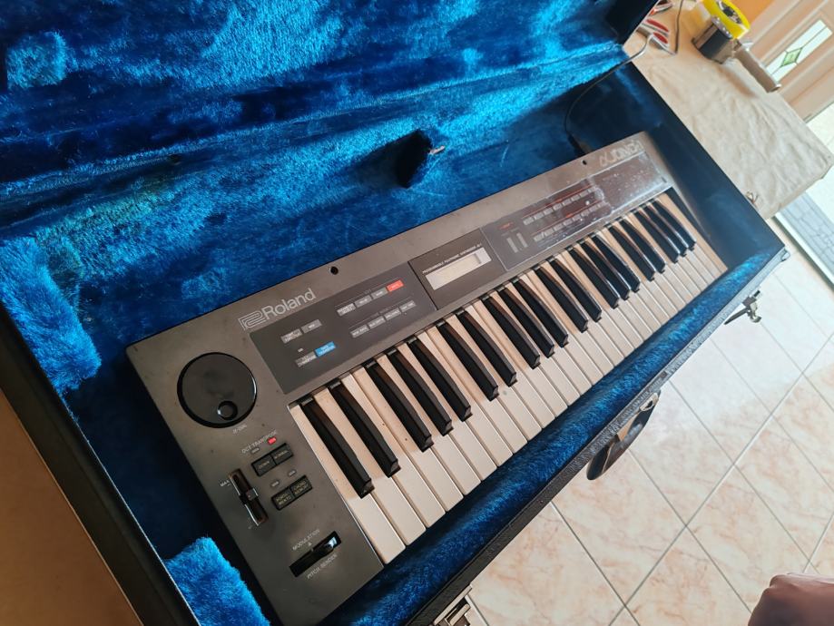 Roland Alpha Juno-1 može zamjena