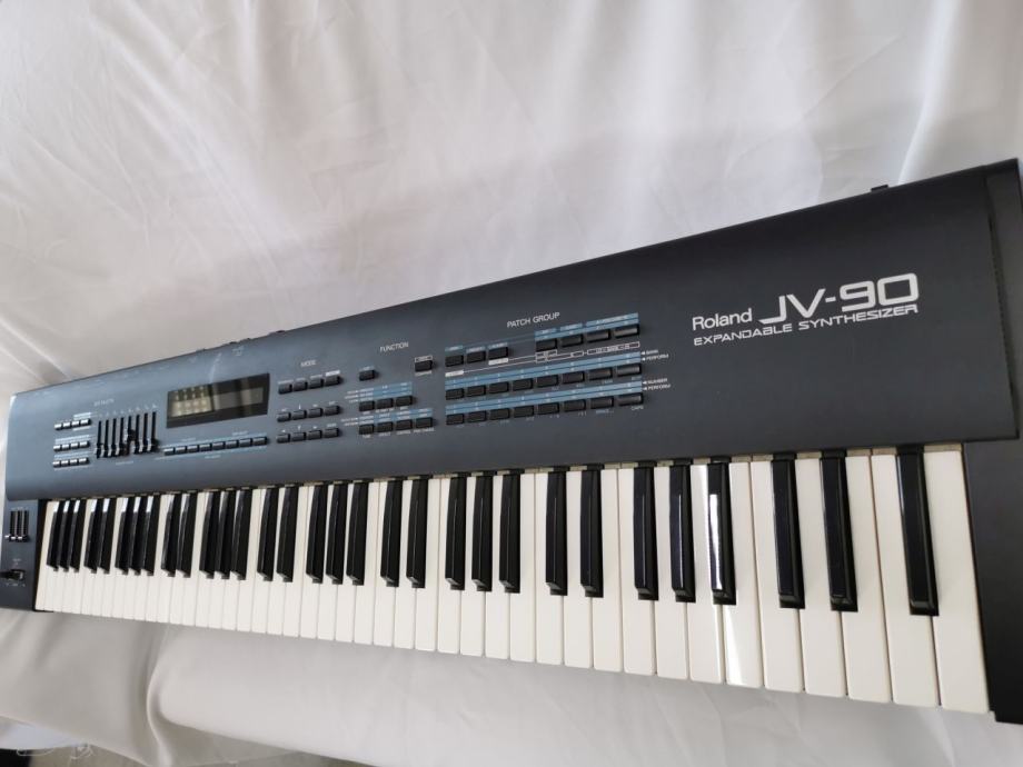 Roland JV-90 Expandable Synthesizer