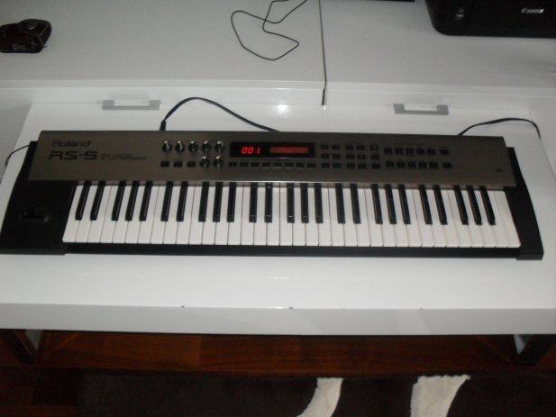 Roland RS-5 - TOP STANJE!