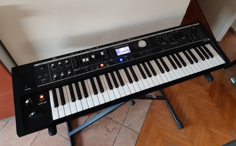 ROLAND VR-09 B V-COMBO Organ Drawbars, Synth, Looper