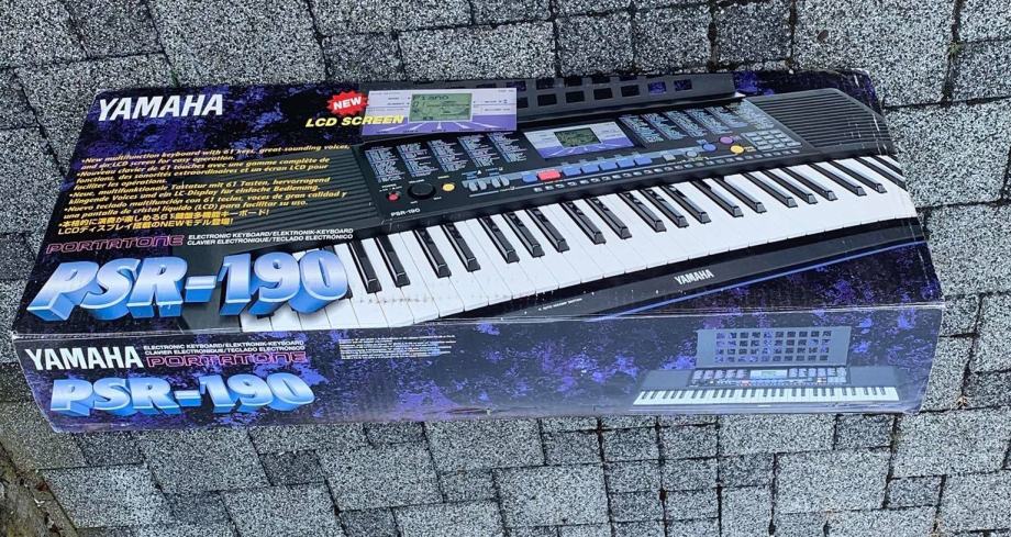 Synthesizer Yamaha PSR-190 i nogari