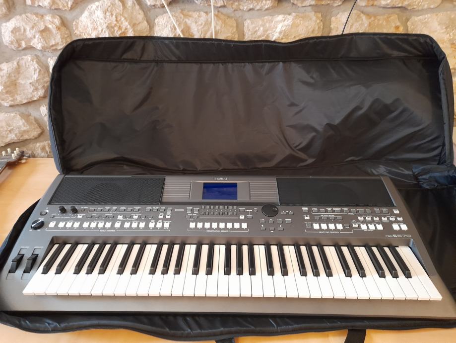 SYNTHESIZER YAMAHA PSR 670 -