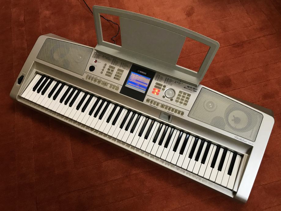 Yamaha DGX-305 Portable Grand synthesizer sintisajzer 76 tipaka