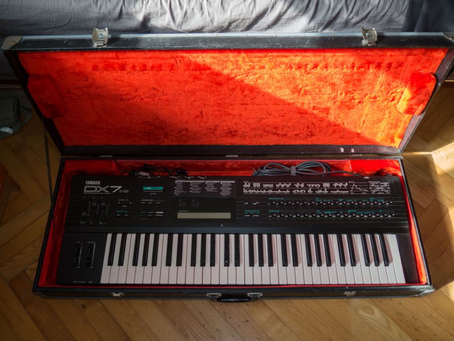 Yamaha DX7 IID