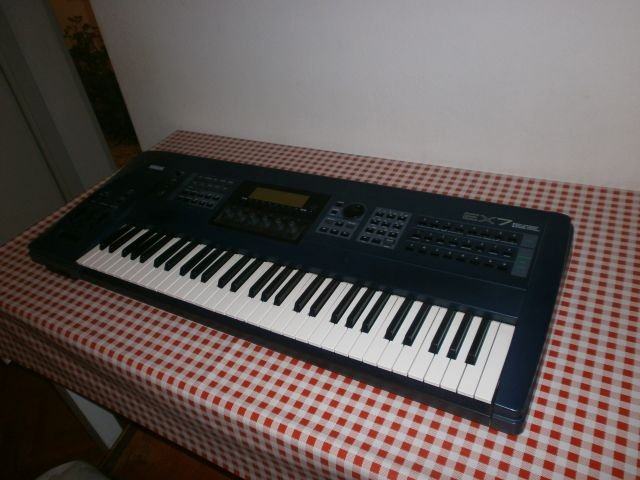 YAMAHA EX7