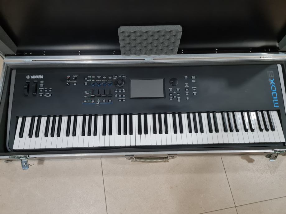 YAMAHA MODX8