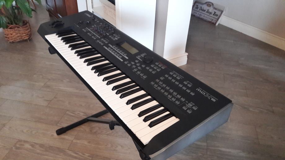 Yamaha MOX6