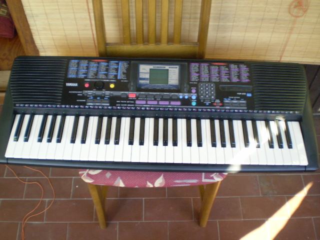 Yamaha PSR-230 i Yamaha PSR-730