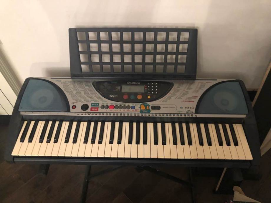 Yamaha PSR 240