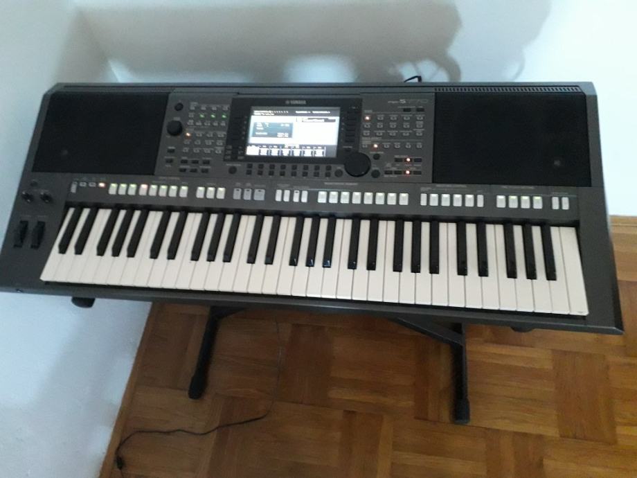  Yamaha  psr  s 770 