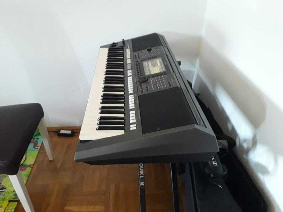 Yamaha psr s 770