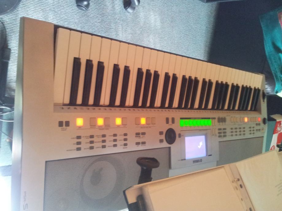 Yamaha psr s500