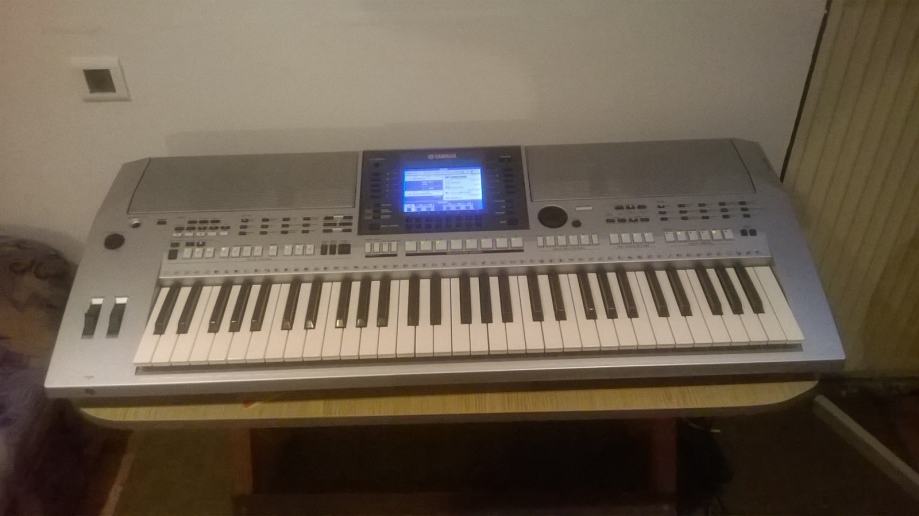 Yamaha PSR S700