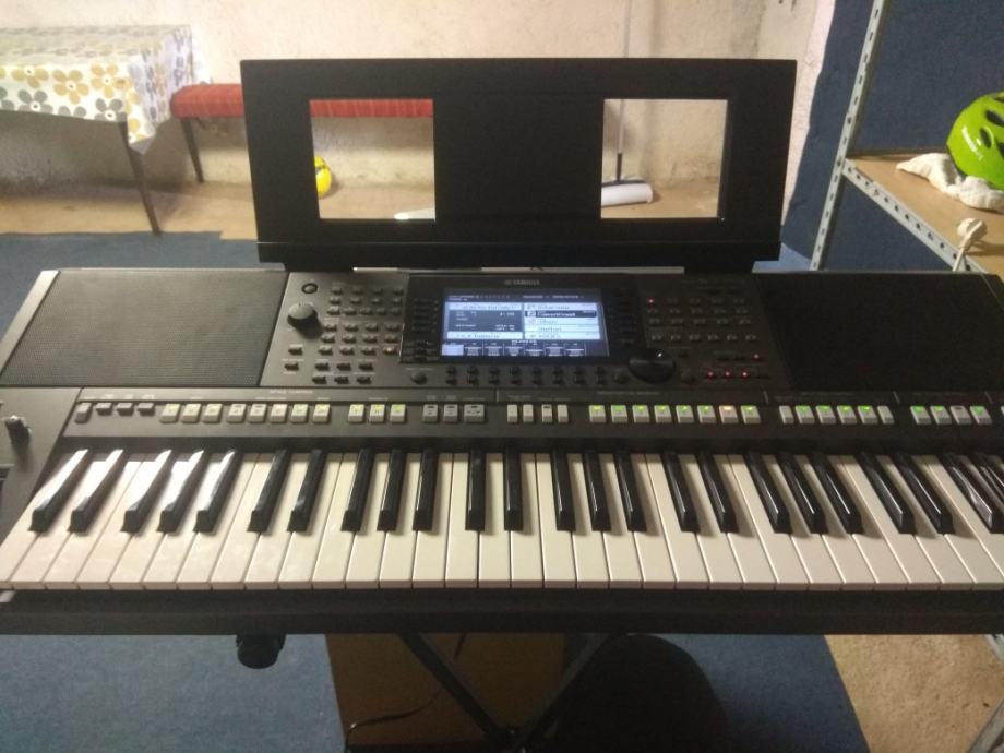 Yamaha psr s770