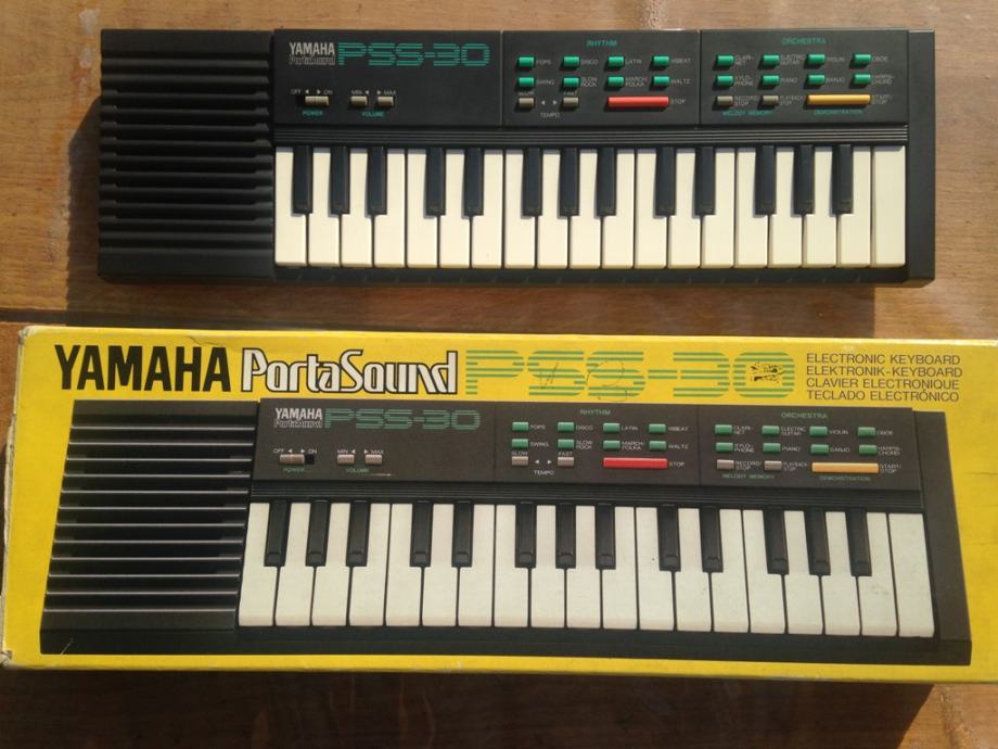 YAMAHA PSS-30 electronic keyboard