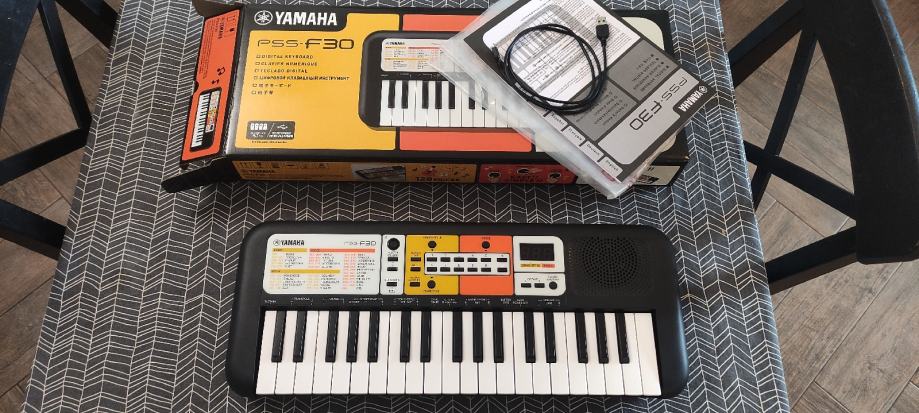 Yamaha PSS F30 klavijatura !!! PRILIKA !!!