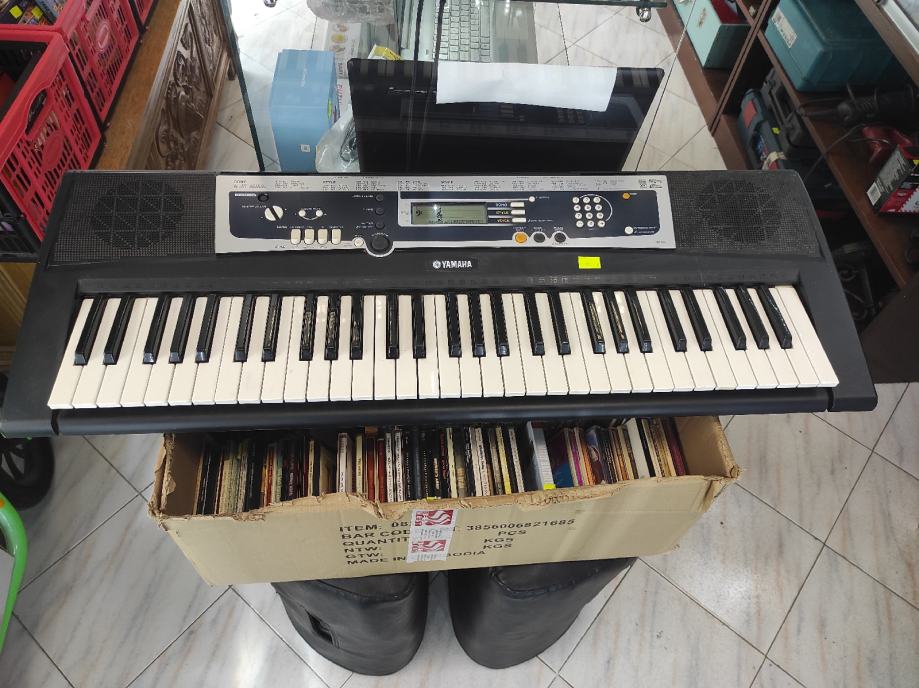 Yamaha YPT-210