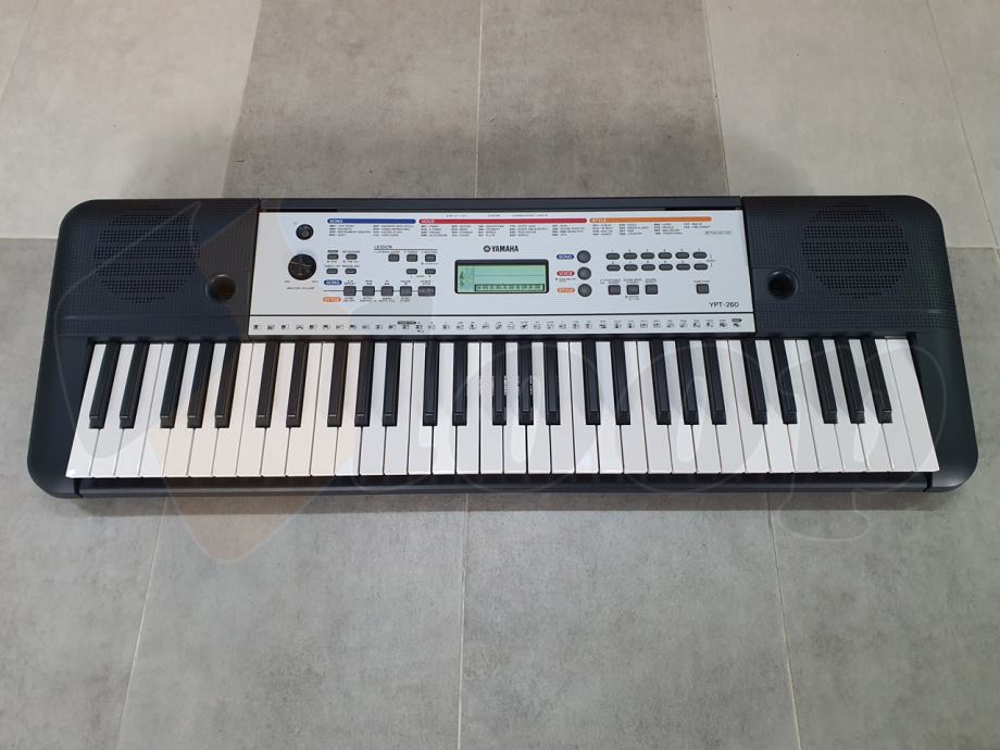 Yamaha YPT-260 synthesizer