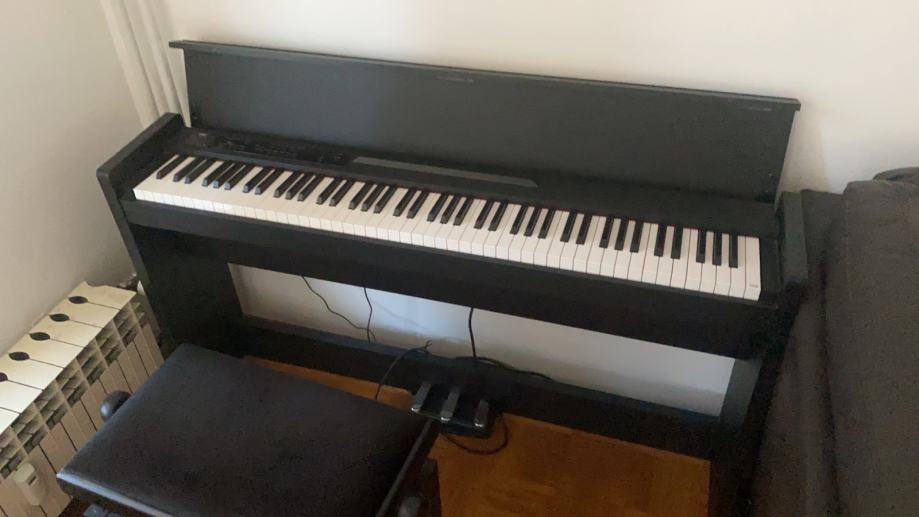 Korg LP-380 CRNI Električni pianino + Klavirska stolica (kao novo)