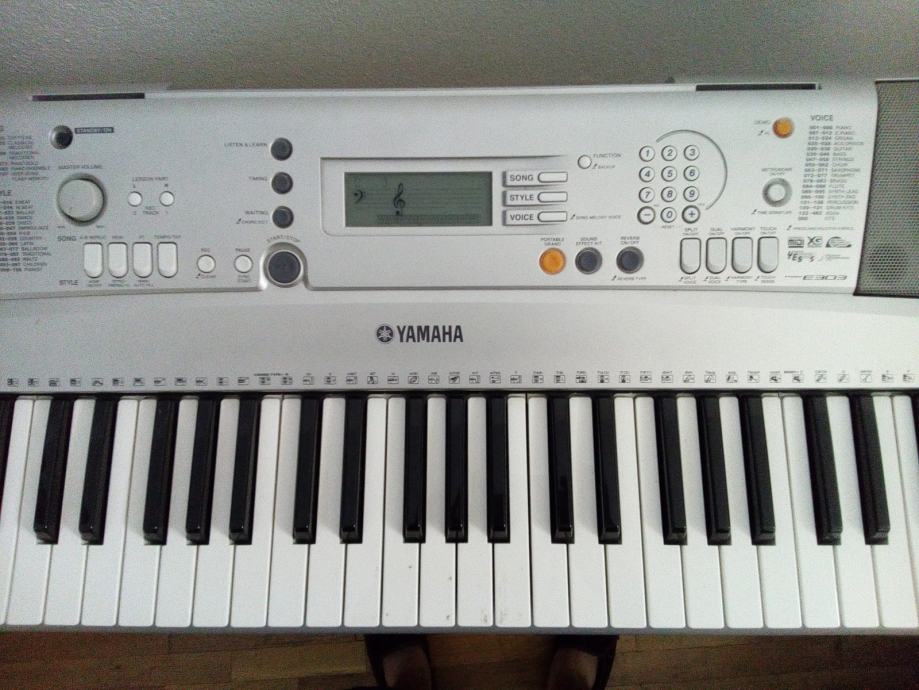 Prodajem Yamaha Psr e303 