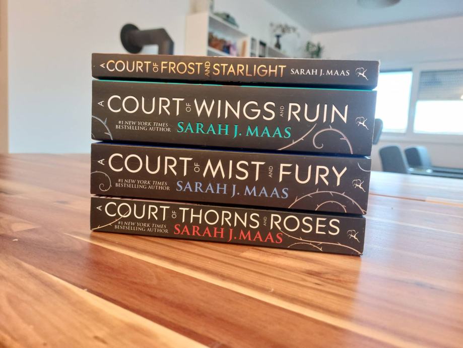 Sarah J. Maas: A Court of Thorns and Roses serijal