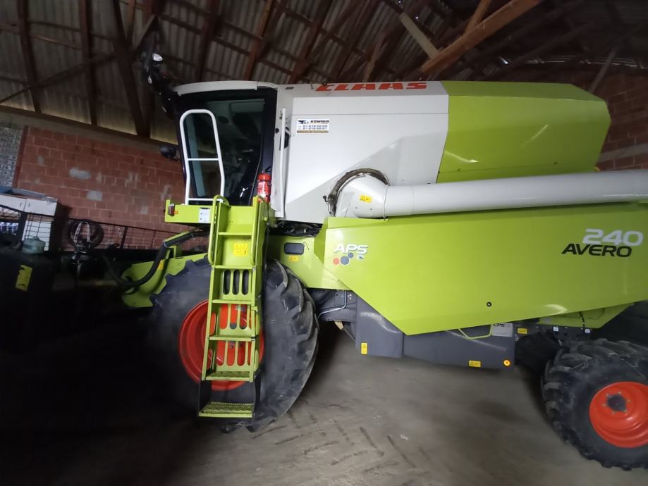 Claas Avero 240