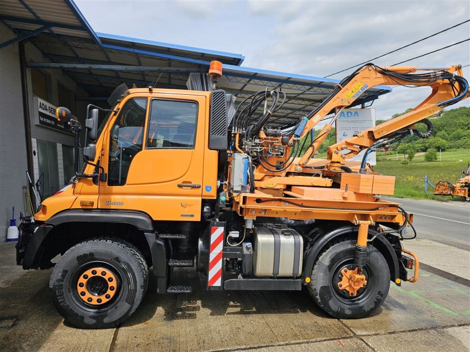 Unimog U400 2011. g. sa stražnjim malčerom Mulag MHU800