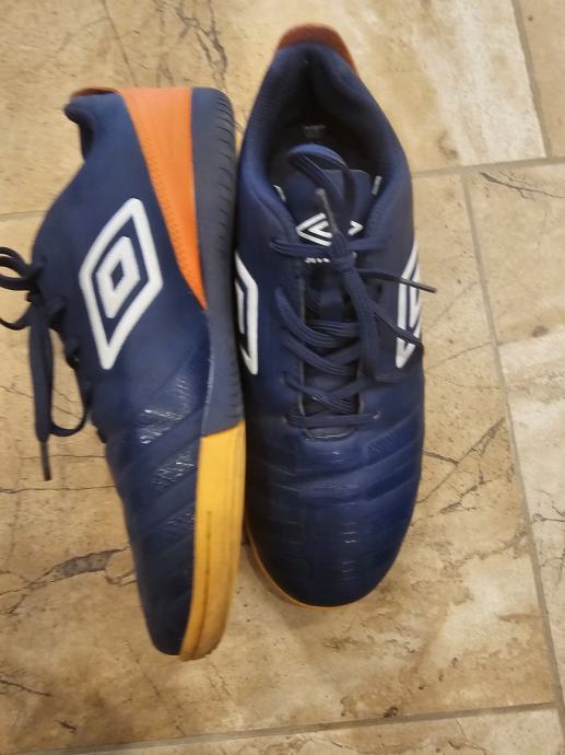 Nogometne tenisice Umbro br.39,kao nove