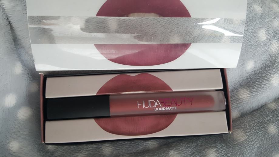 Huda Beauty mat ruž