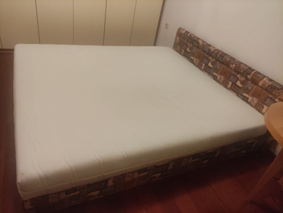 I'm giving away a bed