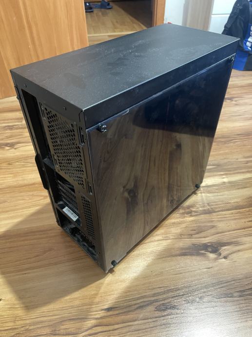 Coolermaster kućište sa kaljenim staklom, 4 ventilatora