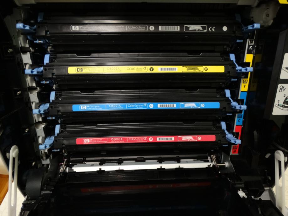 Принтер hp color laserjet 1600 куда вставлять бумагу