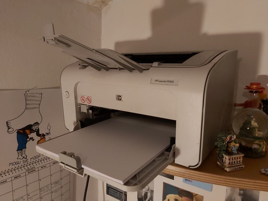 HP Laser Jet P1005 laserski printer