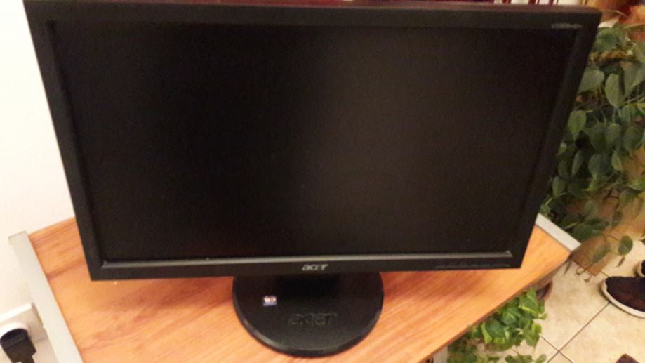 Acer monitor kao nov 200kn hitno!!!!