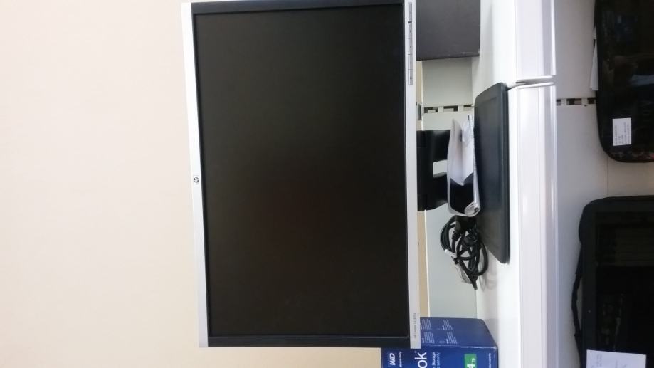 HP Compaq LA2405x monitor